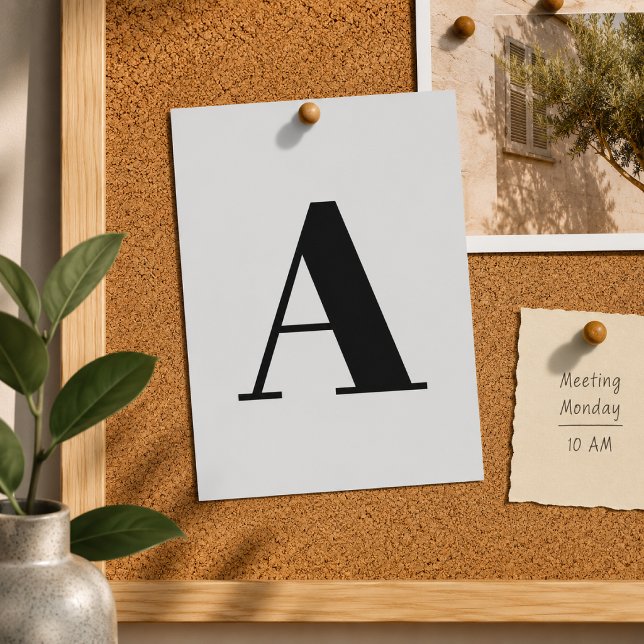 Anpassad brevkort | Grå initial brevkort Vykort (Personalized alphabet postcard for classrooms, dorm rooms, nursery styling, and mail.)