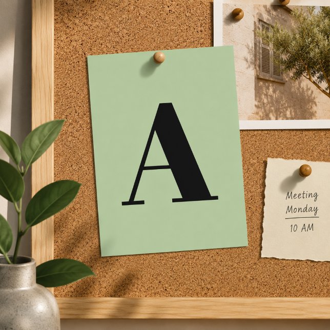 Anpassad brevkort | Grönt initialt brevkort Vykort (Personalized alphabet postcard for classrooms, dorm rooms, nursery styling, and mail.)
