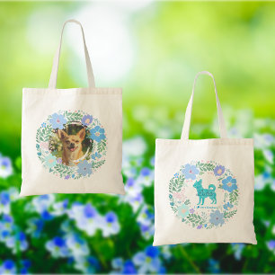 Anpassad Chihuahua – Pastellblå blomsterkrans Tygkasse