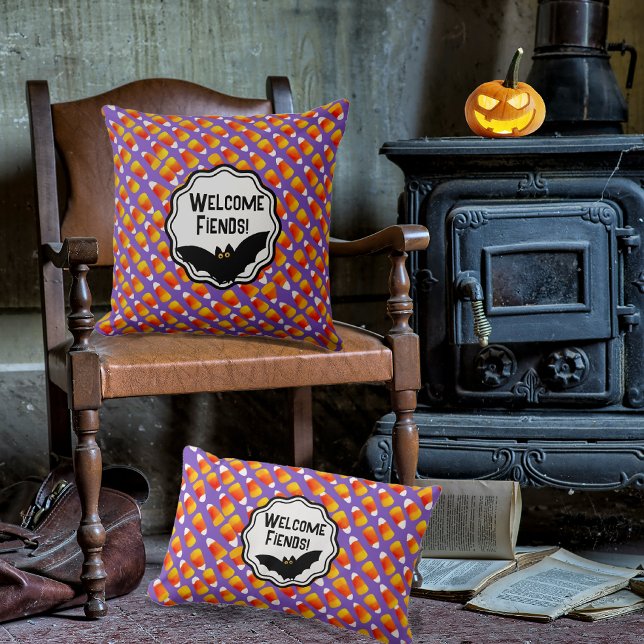 Anpassad Crazy Candy corn Black Fladdermus Kudde (Fiends, friends or family...welcome all to your spooky home this Halloween!)