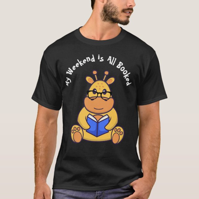 Anpassad Cute-lustig giraffe som läser bok T Shirt (Framsida)