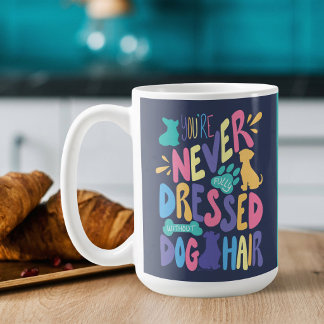 Anpassad Du är aldrig helt klädd utan hundhår Kaffemugg