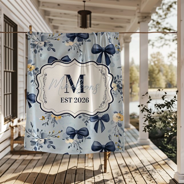 Anpassad Elegant Blå Band Blommig Monogram Fleecefilt (Skapare uppladdad)