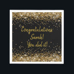 Anpassad Examenfest Personlig Svart & Guld Pappersservett<br><div class="desc">anpassade examenspresenter till graduation party servetter,  svart och guld glittrande servett,  gnistrande glitter för cocktail middag,  högstadiet förskola universitet kandidatexamen,  sjuksköterska firande av examen examen,  högskola universitet klass 2024,  master doktor MBA CPA lärare,  förmån serviett personlig namn sjuksköterska,  2025 medicine doktor medicinsk mellan,  lag advokat RN MA praktiserande läkare</div>