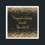 Anpassad Examenfest Personlig Svart & Guld Pappersservett<br><div class="desc">anpassade examenspresenter till graduation party servetter,  svart och guld glittrande servett,  gnistrande glitter för cocktail middag,  högstadiet förskola universitet kandidatexamen,  sjuksköterska firande av examen examen,  högskola universitet klass 2024,  master doktor MBA CPA lärare,  förmån serviett personlig namn sjuksköterska,  2025 medicine doktor medicinsk mellan,  lag advokat RN MA praktiserande läkare</div>