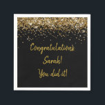 Anpassad Examenfest Personlig Svart & Guld Pappersservett<br><div class="desc">anpassade examensservetter,  svart och guld glittrande servett,  gnistrande glitter servetter för examen,  glänsande guld och svart fest,  examensfest cocktail middag servetter,  högstadiet förskola universitet kandidatexamen,  sjuksköterska firande av examina,  universitet 2023 2024 master doktorsgrad,  förmån servetter för födelsedagsfest,  personlig examensfest servett</div>