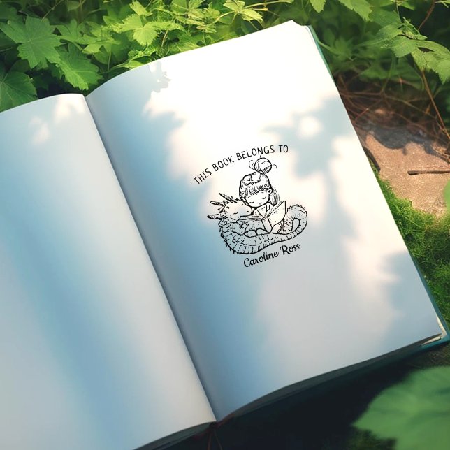 Anpassad flicka som läser med drakexlibris stämpel (Skapare uppladdad)