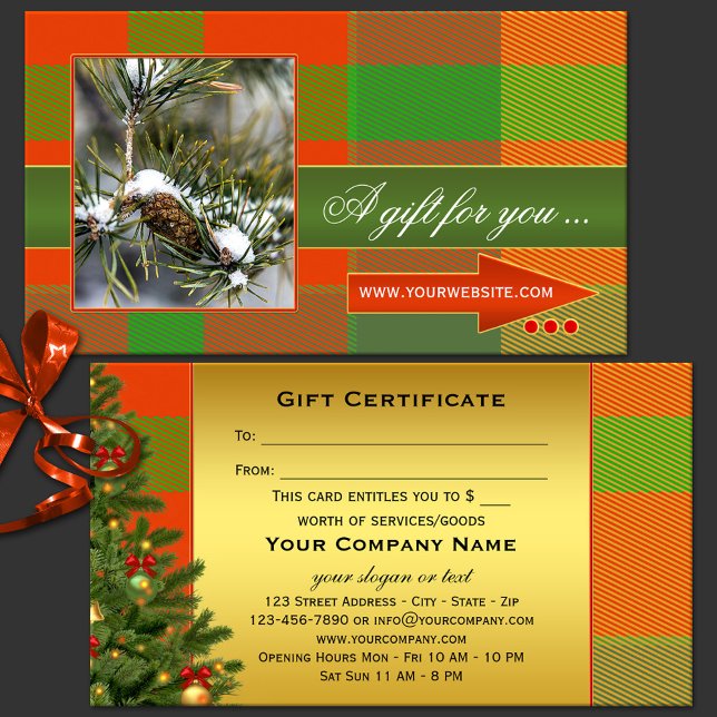 Anpassad Foto Plaid Julpresentcertifikat Rabattkort (Classic green red plaid business card size Christmas  gift certificate showing your photo with gold)