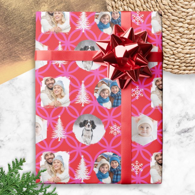 Anpassad Foto Röd Jul Högtid Presentpapper (Red Christmas wrapping paper with pink geometric pattern, personalized with four of your own photos)
