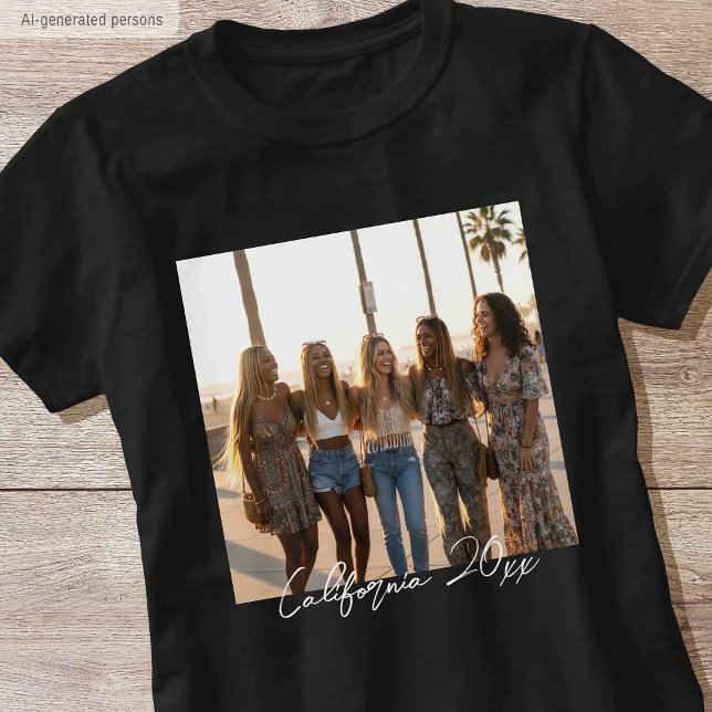 Anpassad fotonamn Enkel skript typografi Svart T Shirt (Skapare uppladdad)