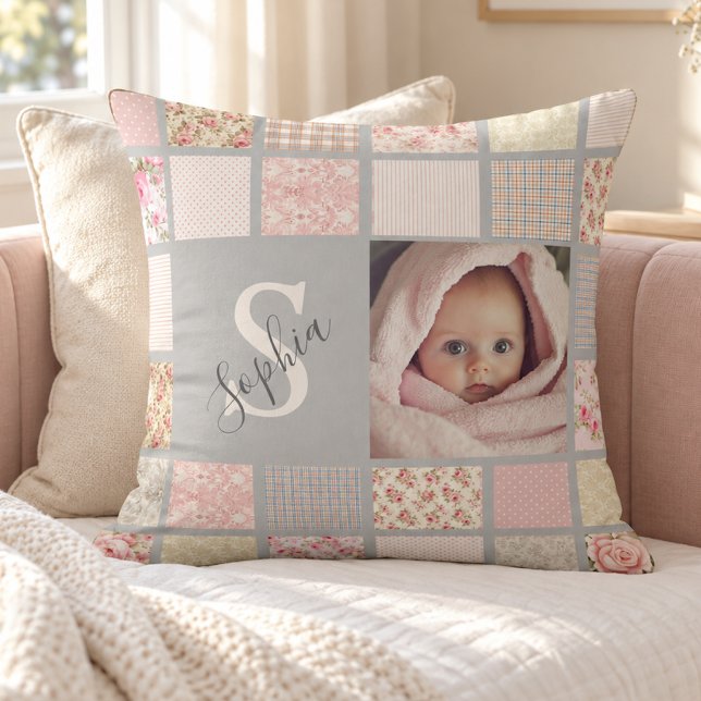Anpassad fotonamn Monogram Rosa Patchwork Kudde (Skapare uppladdad)