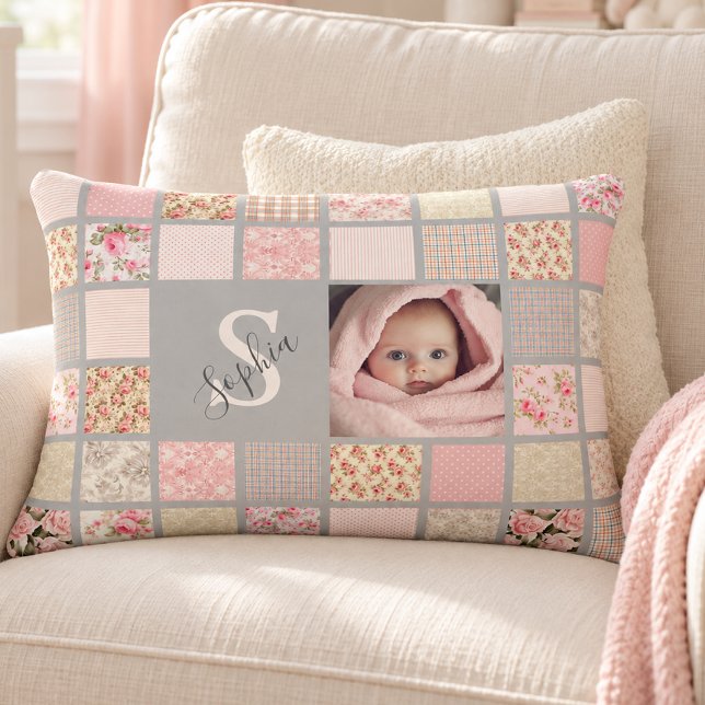 Anpassad fotonamn Monogram Rosa Patchwork Prydnadskudde (Skapare uppladdad)