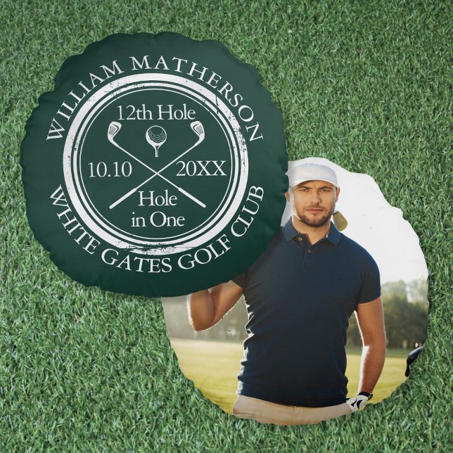 Anpassad golfhål-i-ett-foto på smaragdgrön bakgrun rund kudde (Custom Golf Hole in One Photo Emerald Green Round Pillow)