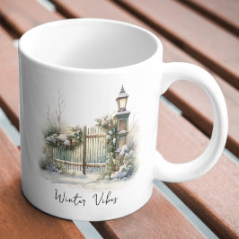 Anpassad grön lövverk Snöig staket Vinter jul Kaffemugg