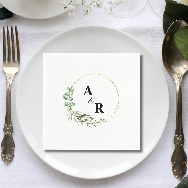 Anpassad Grönska Förbokstäver Bröllopspapper Pappersservett (Custom greenery couple initials wedding paper napkins add fresh elegant charm to receptions.)
