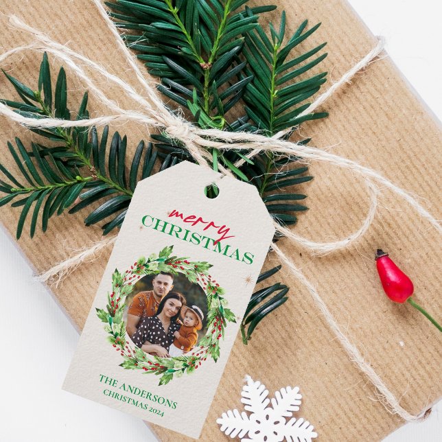 Anpassad Julkrans Foto & Familjenamn Högtid Presentetikett (Green Leaves Foliage Family Photo Merry Christmas Gift Tags)
