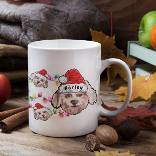 Anpassad julvit hund med julmössa malteser doggy kaffemugg