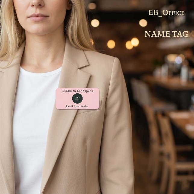 Anpassad logotyp Corporate Pastell Rosa Rosa  Namnbricka (Chic Blush Pink | Classic Name Tag.
Size: 3” x 1” rounded rectangle with logo.
)