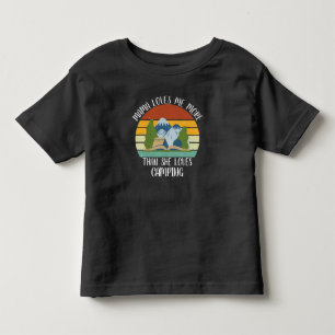 Anpassad Mamma älskar mig mer än hon älskar campin T Shirt