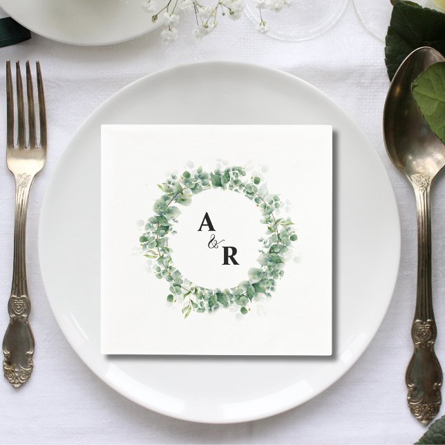 Anpassad minimalistisk grönskande monogram bröllop pappersservett (Custom minimalist greenery monogram wedding paper napkins add fresh elegant charm to receptions.)