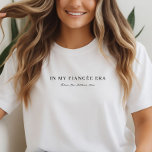 Anpassad Modern Skript Fästmö Förlovad Era T Shirt<br><div class="desc">Gå in i din förlovade era med denna anpassade moderna fästmö-tröja som fångar spänningen i detta oförglömliga kapitel. Oavsett om du planerar fester, väljer färger eller bara njuter av ögonblicket, är denna mjuka tri-blandade tee perfekt för att suga upp allt med lätthet och självförtroende. Ett genomtänkt val för förlovningsfoton, bröllopsevenemang...</div>