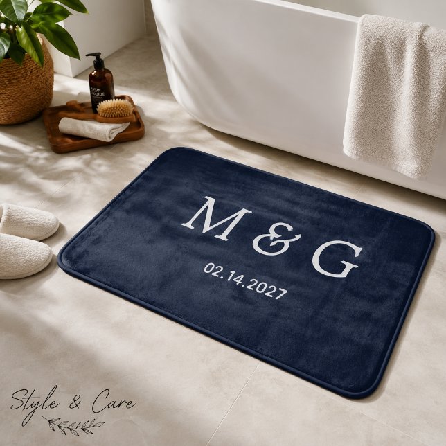 Anpassad Monogram Datum Marinblå Stilfull Badrumsmatta (Custom Monogram Date Navy Blue Stylish Bath Mat)