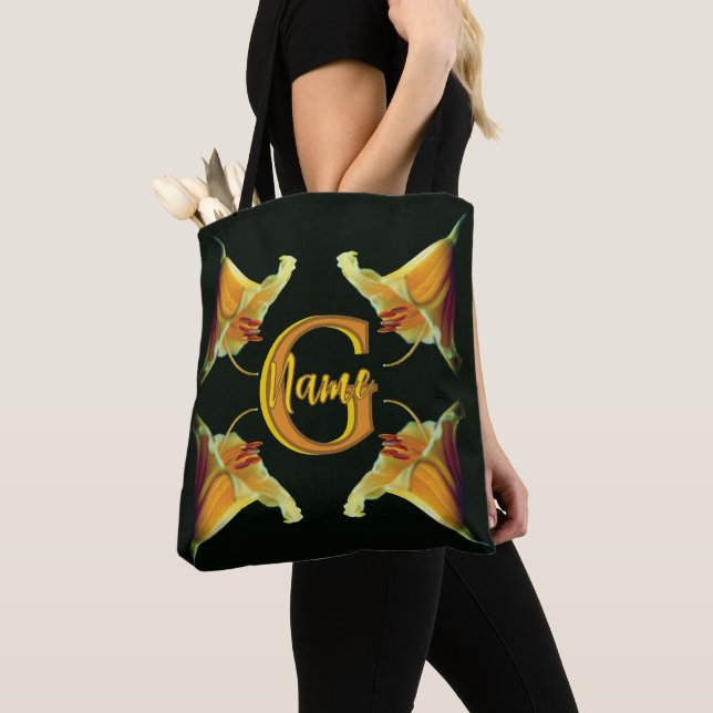 Anpassad monogram initial namn lilja blommor tygkasse (Närbild)