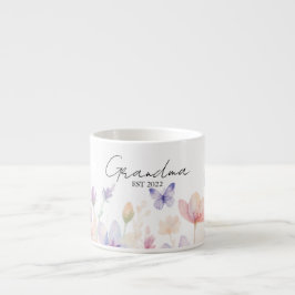 Anpassad Mormor Est. År - Blomma och Fjäril Espressomugg