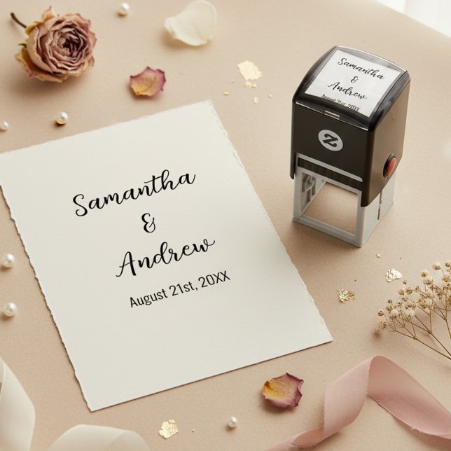 Anpassad Namn på Nygifta & Datum Bröllopsstämpel Självfärgande Stämpel (Elegant minimalist wedding stamp with custom names and wedding date.)