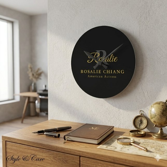 Anpassad Namn & Titel Rund Klocka med Monogram (Custom Name & Title Round Clock with Monogram)