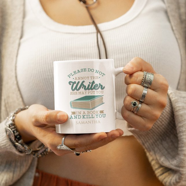 Anpassad namnförfattare Annoy inte skrivprogrammet Två-Tonad Mugg (Do Not Annoy the Writer Funny 11oz Coffee Mug)