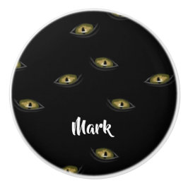 Anpassad namnkatts öga på svart knopp