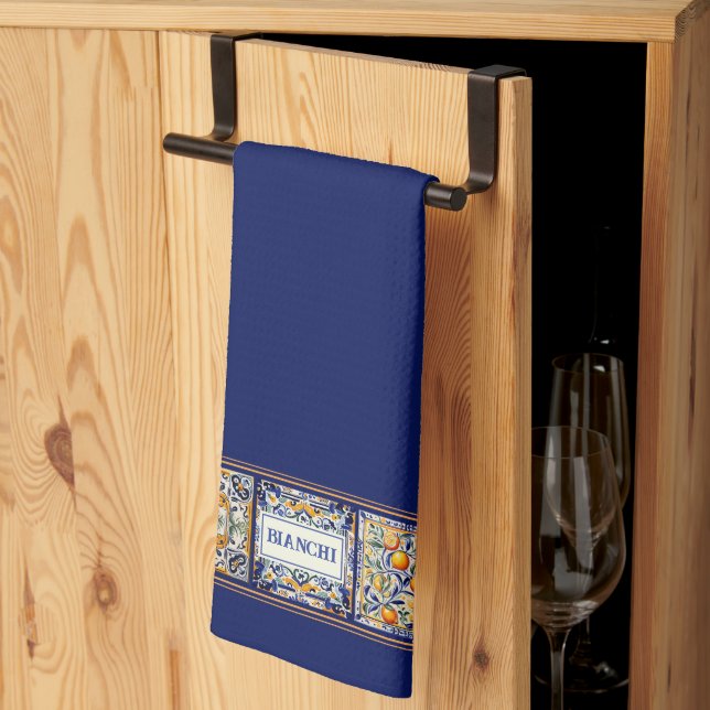 Anpassad namnmarin blå och Gult Medelhavsruta Kökshandduk (Thirds Fold)