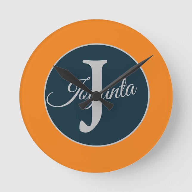 Anpassad orange grå blå Monogram Elegant Rund Klocka (Framsida)