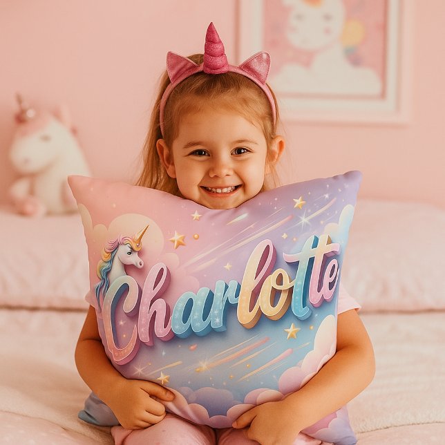 Anpassad Pastell Enhörning Namn Kudde (Custom unicorn-themed nursery decor with child's name in rainbow colors)