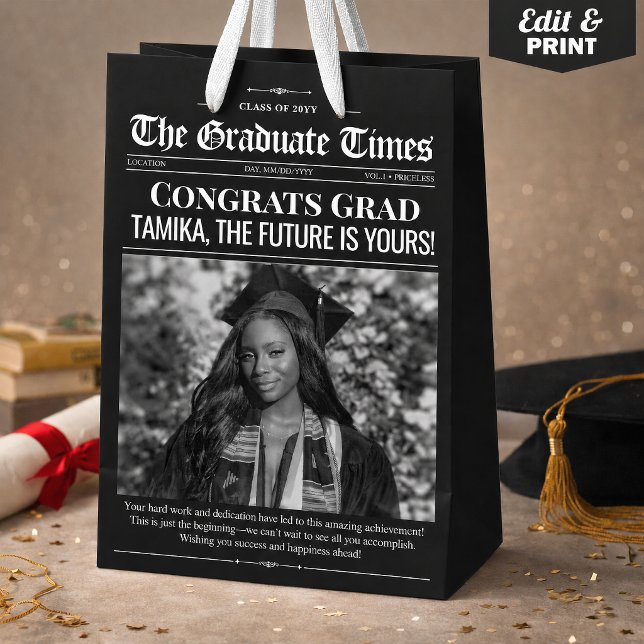 Anpassad presentväska, Svart Vit Examen Tidning (Custom Gift Bag, Black White Graduation Newspaper Medium Gift Bag)