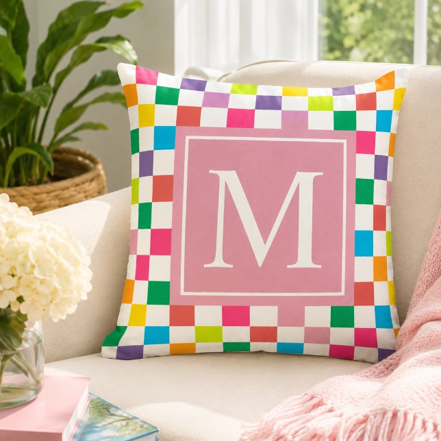 Anpassad regnbåge rutig rosa monogram kudde (Skapare uppladdad)