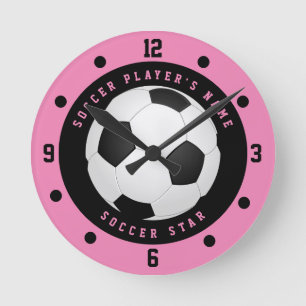 Anpassad rosa och svart flickors fotbollsstjärna s rund klocka
