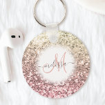 Anpassad  Rosa Söt Glitter Monogram Namn Nyckelring<br><div class="desc">Anpassa enkelt denna vackra glatt rosa faux glitter-nyckelkedja med ditt handskrivna skript i anpassningsbarna monogram och namn.</div>