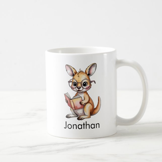 Anpassad söt babykänguru som läser en bok kaffemugg (Höger)