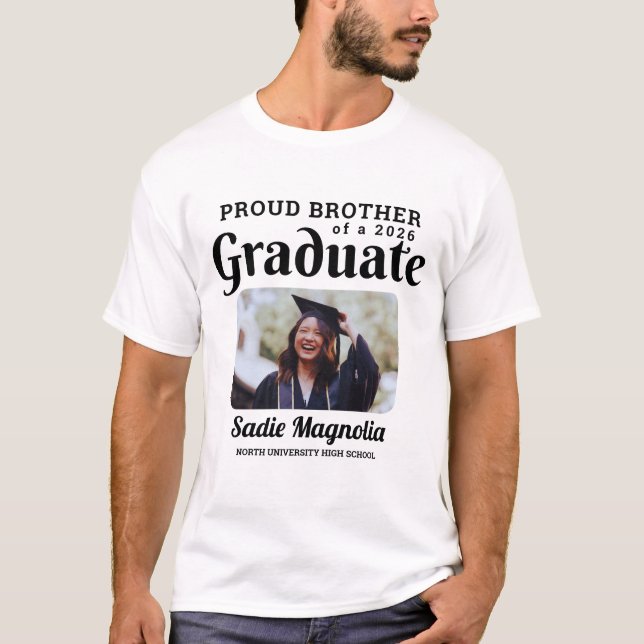 Anpassad stolt bror till examen 2026 t shirt (Framsida)