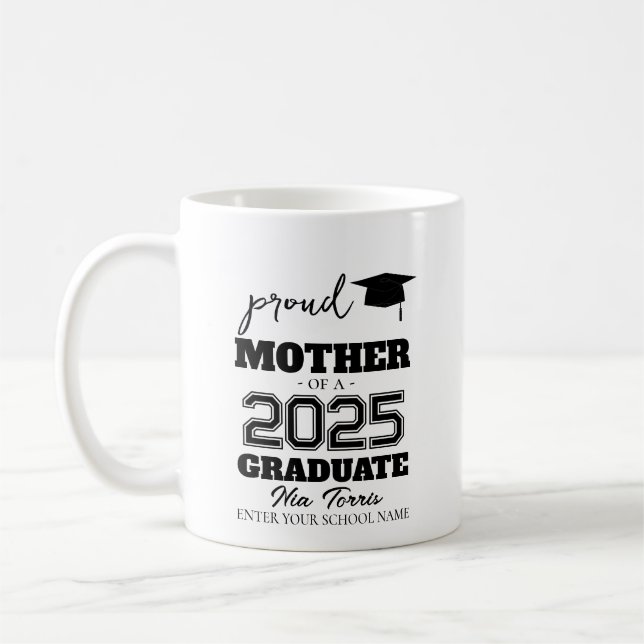 Anpassad stolt mamma till en examen 2025 kaffemugg (Vänster)