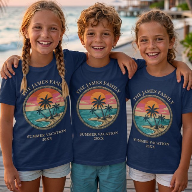 Anpassad strand semester för barn t shirt (Skapare uppladdad)