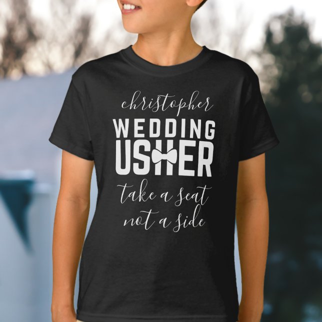 Anpassad T-Shirt för Barn Bröllopsusher Ta En Stol (Take a seat not a side wedding t-shirt perfect for your Wedding Usher. Just add a name!)