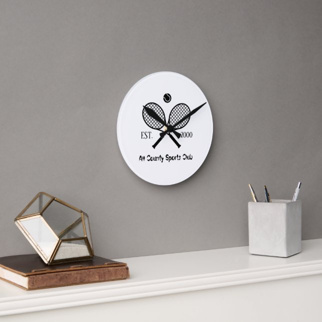 Anpassad Tennis Monogram Bollar Rund Klocka (Kontor)