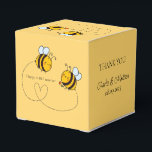 Anpassad text Glada kärleksbin Presentaskar<br><div class="desc">Ändra eller ta bort texterna som du önskar. Med hjälp av redigeringsverktyget kan du ytterligare ändra teckensnitt och deras storlek och färg,  samt bakgrundsfärgen om du vill.</div>