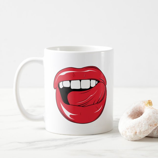 Anpassad text Roliga Röda Läppar Tecknad Mun Kaffemugg (Med munk)