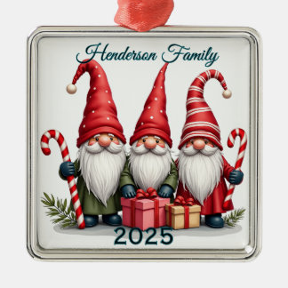 Anpassad Tomtefamilj Om Tre Julgransprydnad Metall