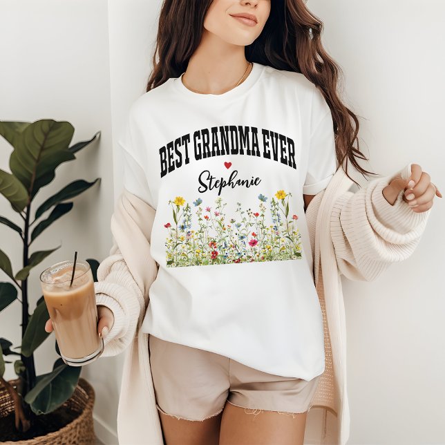 Anpassad vildblomstertröja, födelsedagspresent til t shirt (personalized grandma t-shirt, wildflowers grandma shirt, grandma gift shirt, Mimi shirt gift)