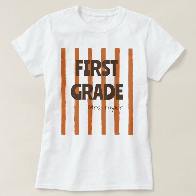 Anpassade 1:a klass ränder Lärare Namn Brun T Shirt (Design framsida)